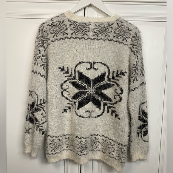 J.Janet Women's Size Large Crew Neck Soft Fuzzy Sweater with Black Designs - Picture 7 of 8